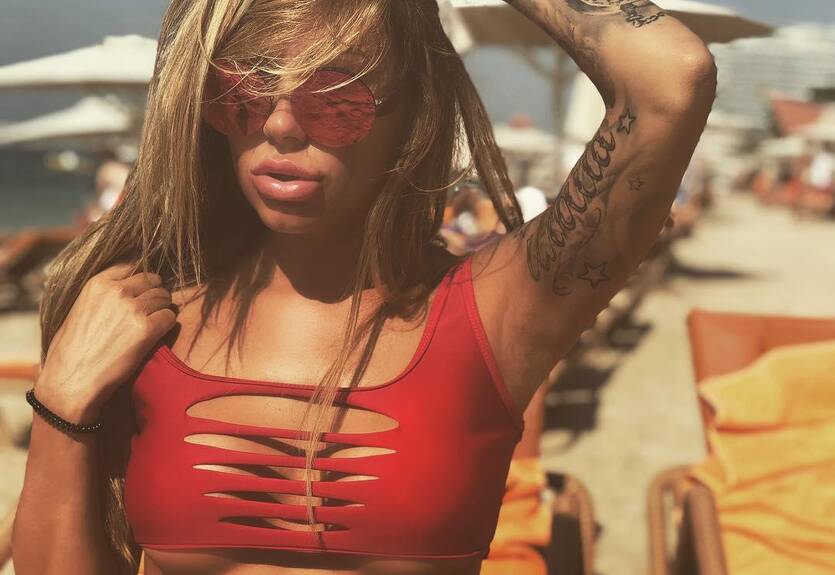 Жаль, что у вас нет такой страшной силиконовой бабы, как я: жена Морозюка ответила хейтерам Жаль, что у вас нет такой страшной силиконовой бабы, как я: жена Морозюка ответила хейтерам