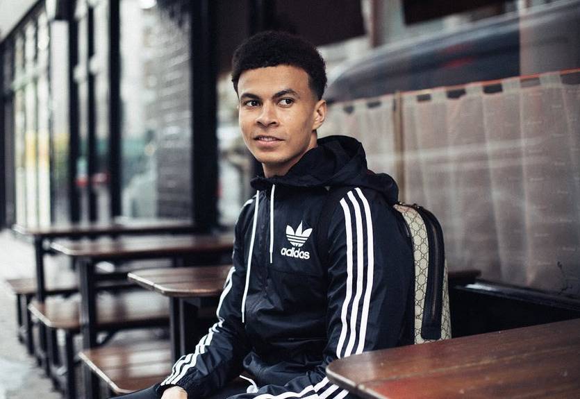 Алли показал еще одно празднование гола, от которого можно сломать пальцы