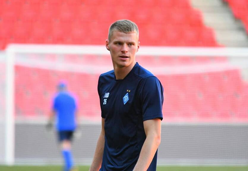 Бурду после гола Динамо освежили пивом фанаты Аякса