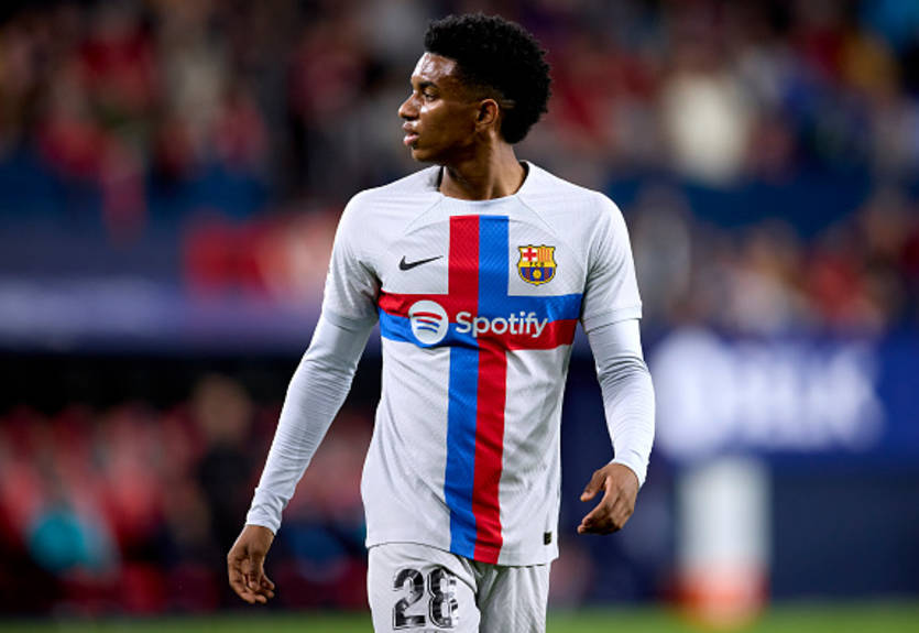 Барселона має намір якнайшвидше продовжити контракт із молодим захисником