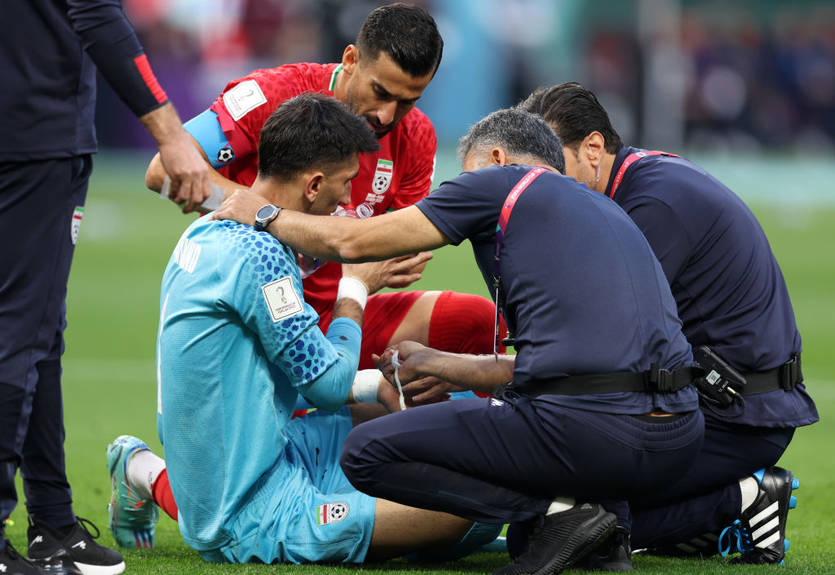 Голкіпер Ірану отримав травму обличчя вже на 8-й хвилині матчу