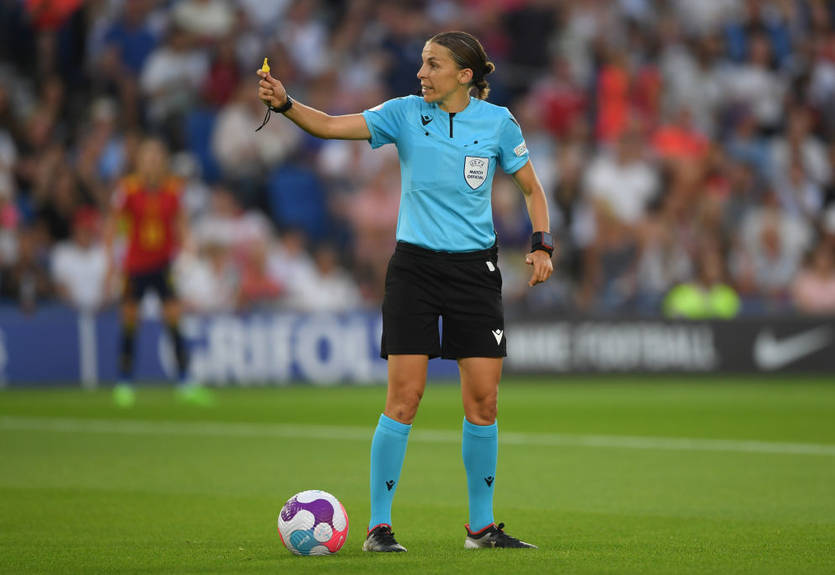 Фраппар - перша жінка-арбітр в історії Чемпіонатів світу Фраппар - перша жінка-арбітр в історії Чемпіонатів світу