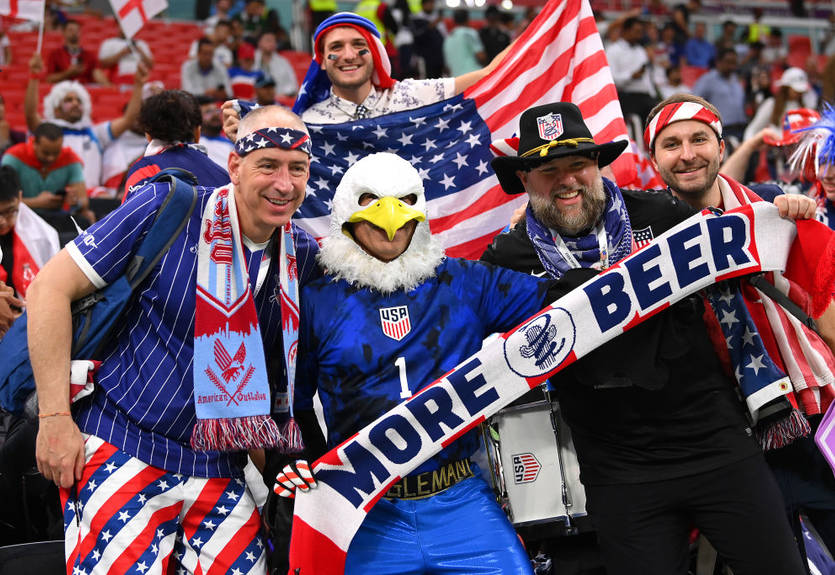 "It's called soccer!": американские фанаты побесили европейцев перед матчем Англия - США