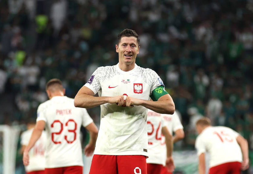 Ассист и дебютный гол на ЧМ помогли Левандовски стать лучшим игроком матча с Саудовской Аравией