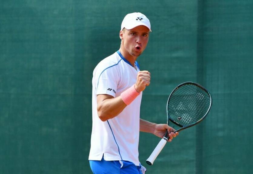 Крутых сенсационно выиграл турнир в Испании