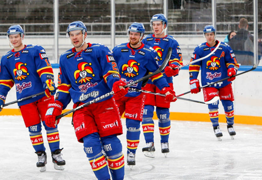 Финский Йокерит хочет судиться с журналом, который приделал к эмблеме клуба лицо Путина Финский Йокерит хочет судиться с журналом, который приделал к эмблеме клуба лицо Путина