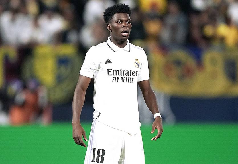 Хавбек Реала и сборной Франции играет на пианино в перерывах между матчами ЧМ-2022