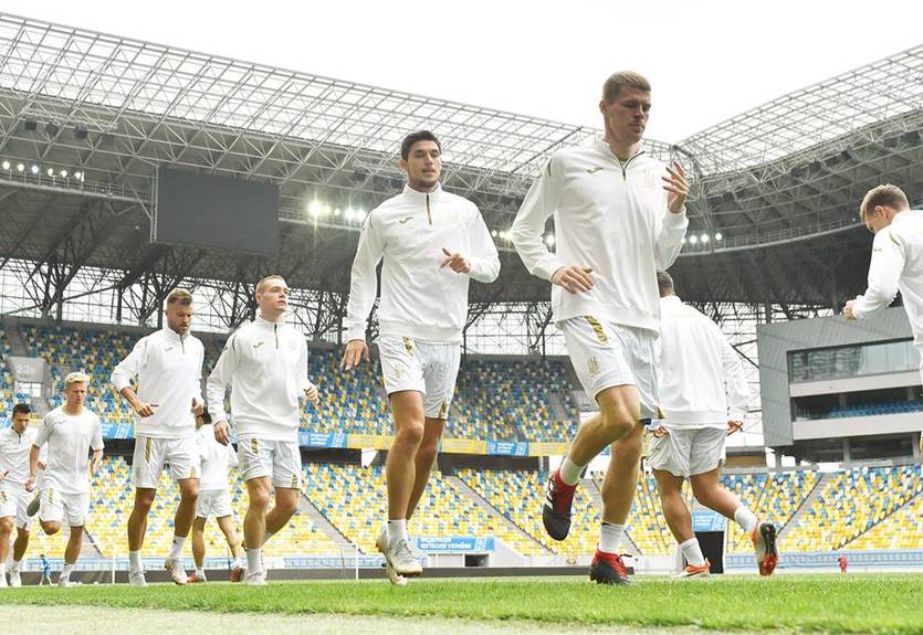 Украина - Словакия: команды определились с формой