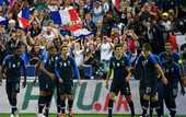 Две золотые звезды и Марсельеза: как французские фанаты встречали победителей ЧМ-2018 Две золотые звезды и Марсельеза: как французские фанаты встречали победителей ЧМ-2018