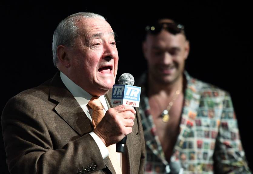 "Нічого не знаю": Промоутер Ф'юрі відреагував на інформацію про його травму перед можливим боєм з Усиком