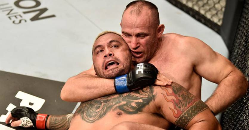 Олейник победил Ханта / ufc.com