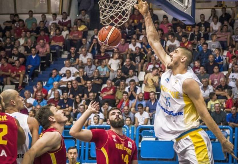 Украинские баскетболисты проиграли в Черногории
