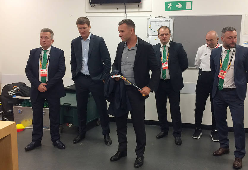 Шевченко посетил раздевалку Ворсклы после матча с Арсеналом Шевченко посетил раздевалку Ворсклы после матча с Арсеналом