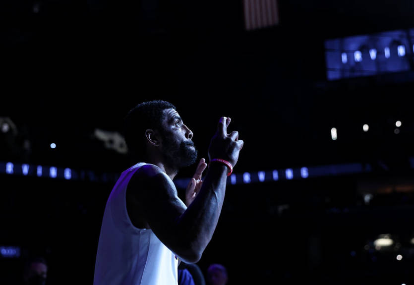 Adidas и Puma связались с Ирвингом по поводу потенциального сотрудничества