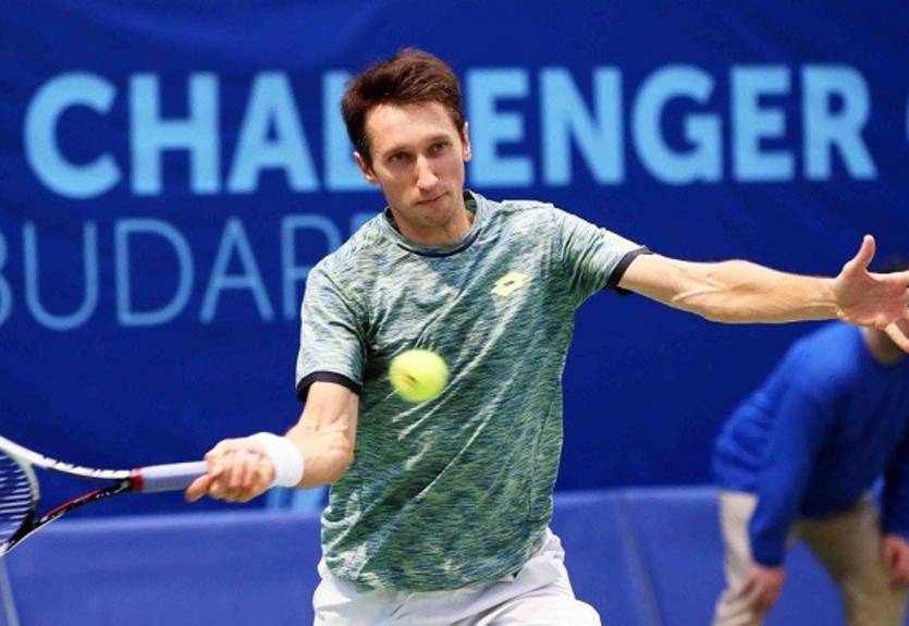 Стаховский выиграл стартовый матч на турнире в Орлеане