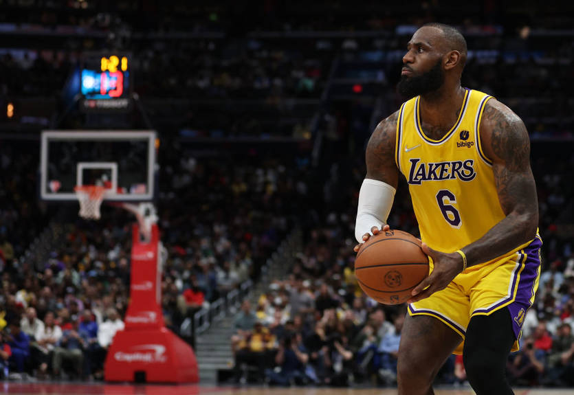 ЛеБрон на схилі кар'єри перетворився на снайпера, перестаючи кидати із середньої дистанції (19.12.22) ЛеБрон на схилі кар'єри перетворився на снайпера, перестаючи кидати із середньої дистанції (19.12.22)