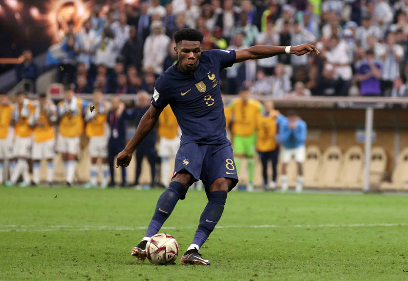 Два футболиста сборной Франции подверглись расизму после поражения в финале ЧМ-22