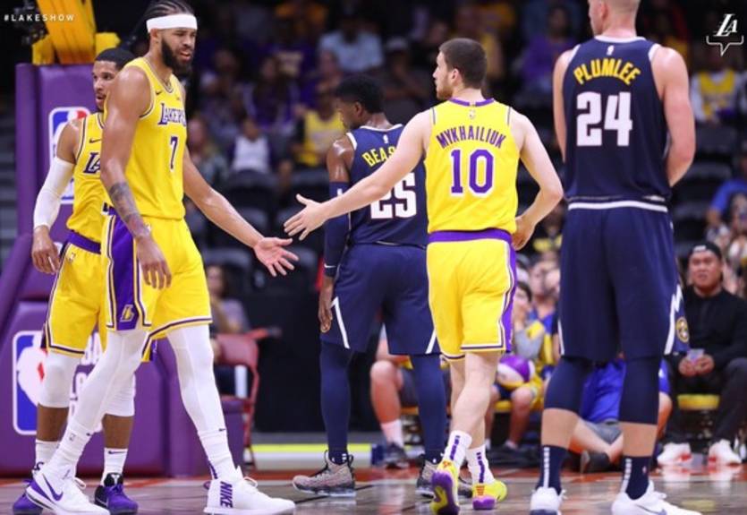 Михайлюк набрал 7 очков в первом предсезонном матче Лейкерс