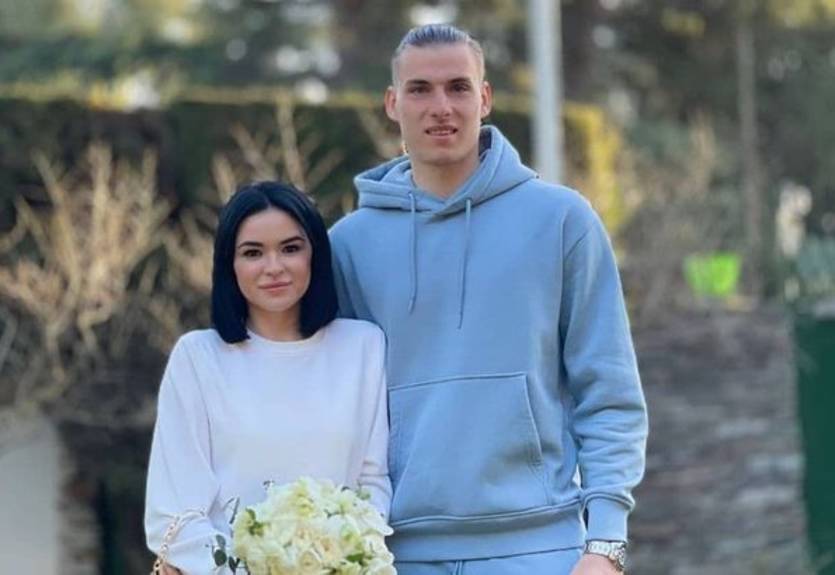 Фанати Реала розчаровані дружиною Луніна за мем з Мессі Фанати Реала розчаровані дружиною Луніна за мем з Мессі