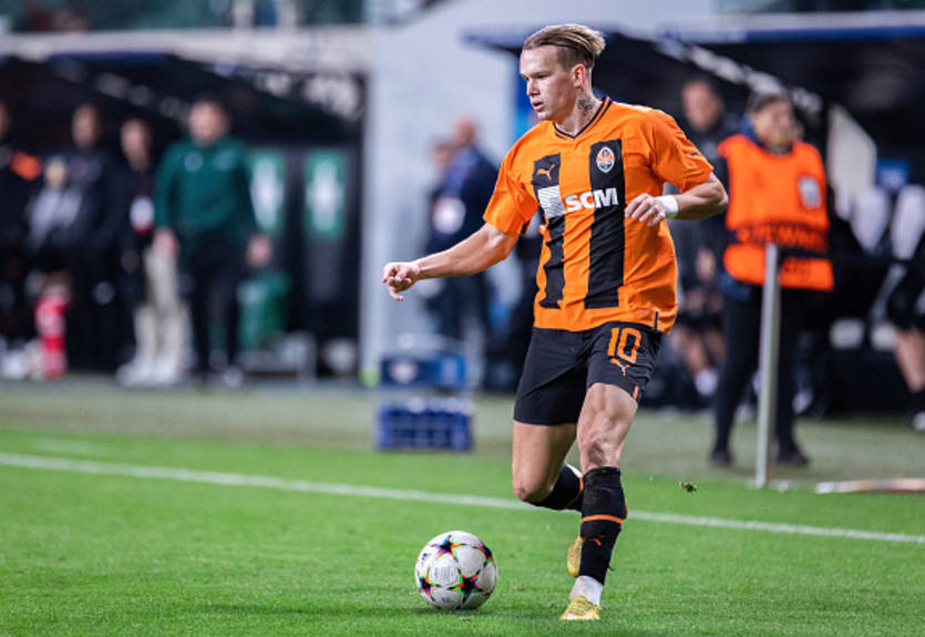 Изучает партнеров: Мудрик показал, как следит за матчем Арсенала