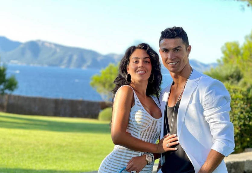 Джорджина Родрігес подарувала Роналду шикарний автомобіль Джорджина Родрігес подарувала Роналду шикарний автомобіль