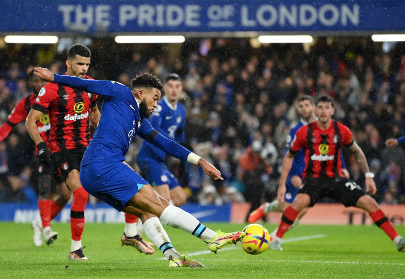 Рис Джеймс получил травму в своем первом матче с октября