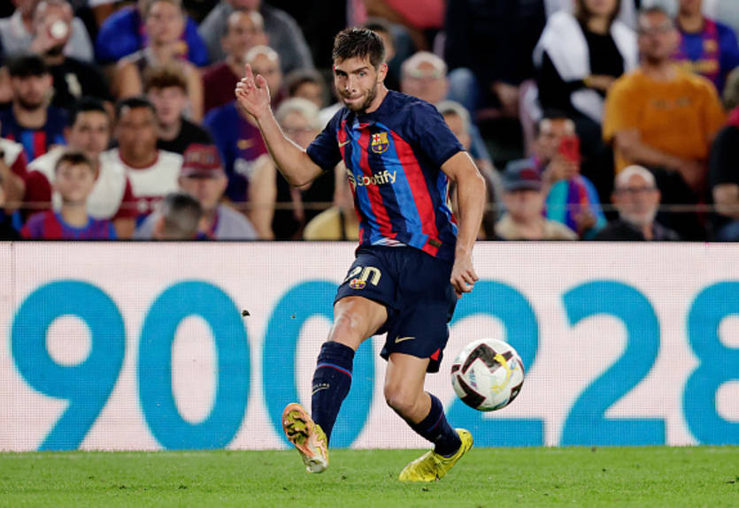 Защитник Барселоны поделился деталями о получаемой в клубе зарплате