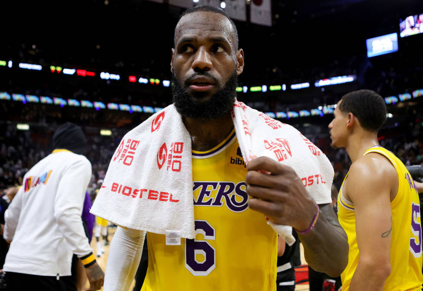 Змирився із реальністю? ЛеБрон видалив пост про небажання знову пропускати плей-оф