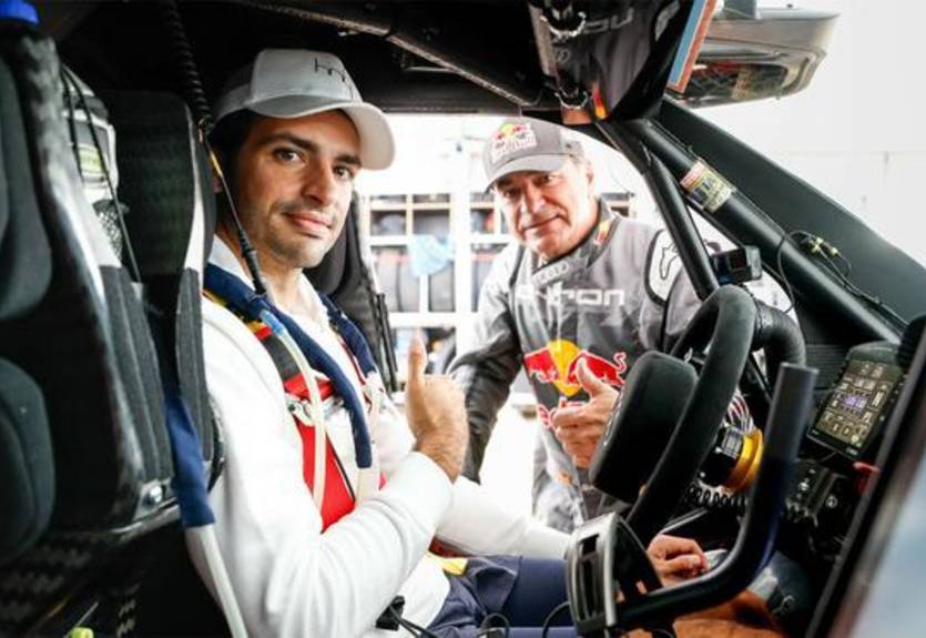 Сайнс навестил отца, который выиграл первый этап Дакара Сайнс навестил отца, который выиграл первый этап Дакара