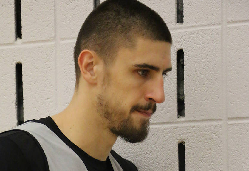 Лень оформил дабл-дабл в поединке против Сан-Антонио Лень оформил дабл-дабл в поединке против Сан-Антонио