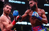 Чухаджян разгромно проиграл по очкам Эннису в поединке за титул временного чемпиона