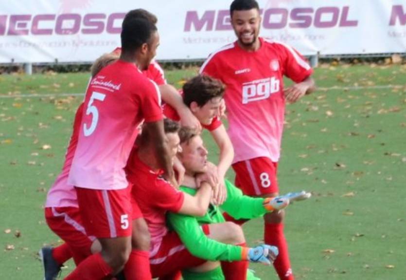 Бельгийский вратарь поразил ворота соперника ударом через себя