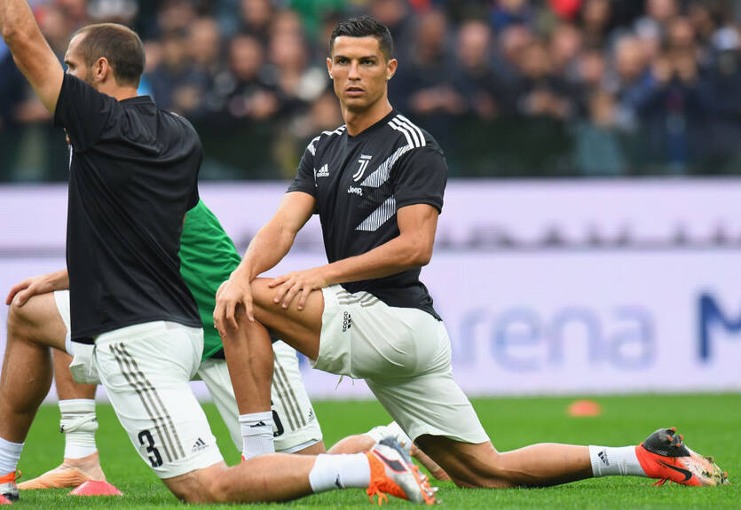 В британском кафе запустили продажу "эротического" печенья в поддержку Роналду