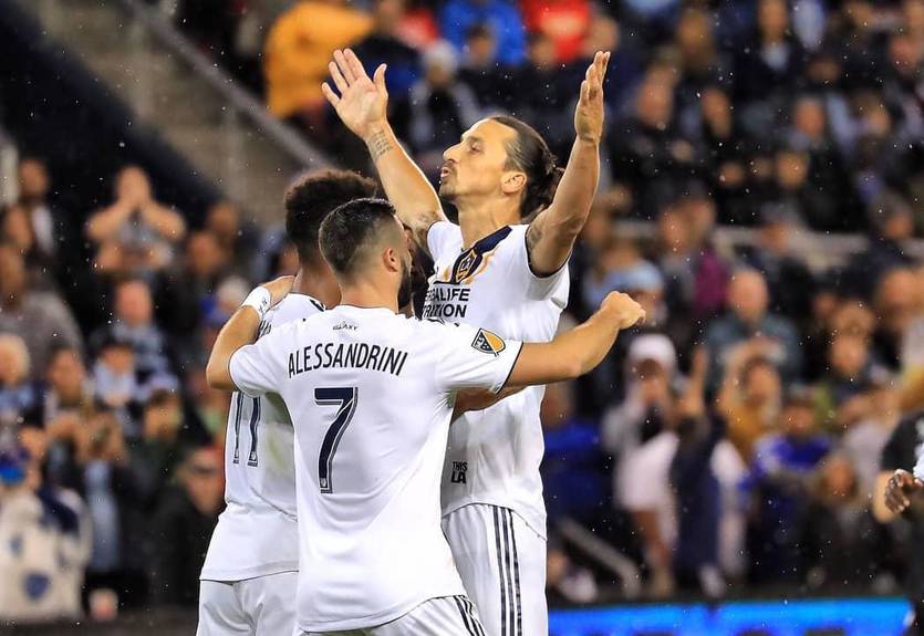 Король Лос-Анджелеса Ибрагимович посетил матч НХЛ и сделал стартовое вбрасывание