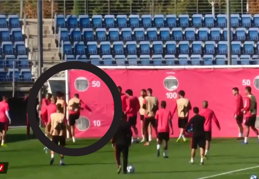 Серхио Рамос пнул мячом партнера на тренировке