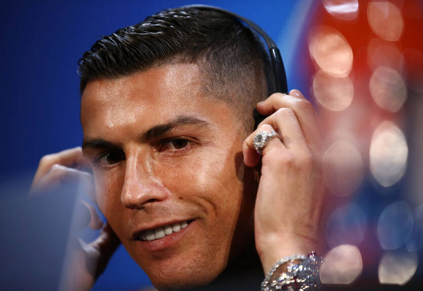 Роналду надел маску злого клоуна на Хэллоуин