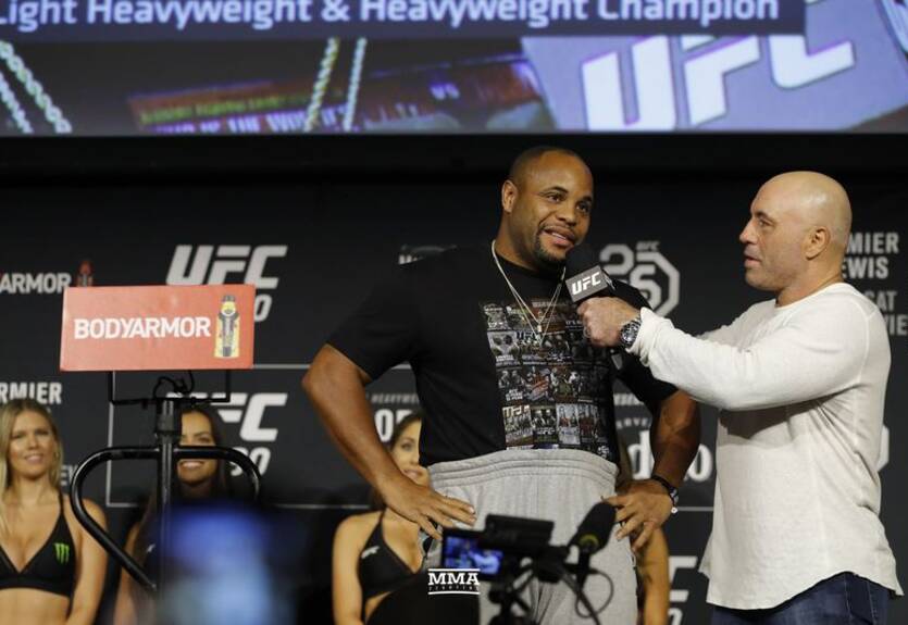Кормье – Льюис: где смотреть бой UFC 230