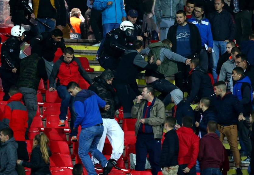 Матч Црвены Звезды и Ливерпуля начался с потасовки на трибунах