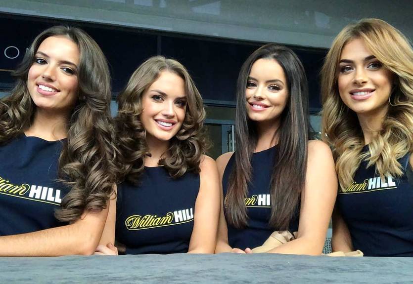 Фото эффектных ринг-герлз боя Усик – Беллью, которые затмили своей красотой нокаут украинца