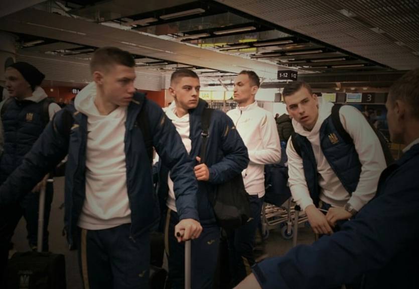Сборная Украины отправилась на матч со Словакией