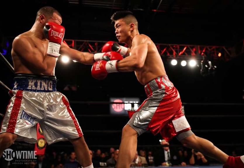 Хегай уверенно победил в США местного боксера