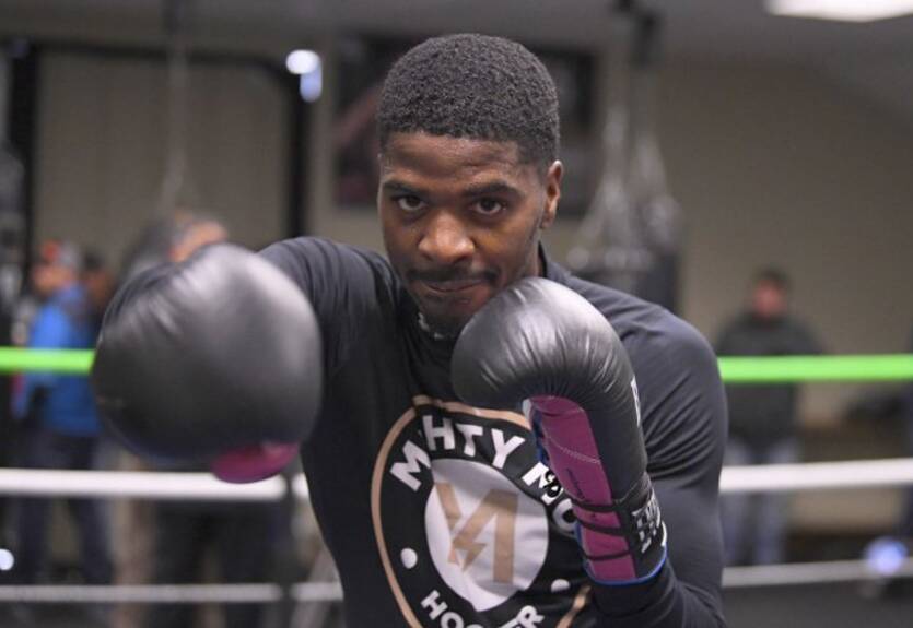 Хукер нокаутировал Сауседо, сохранив титул чемпиона Хукер нокаутировал Сауседо, сохранив титул чемпиона