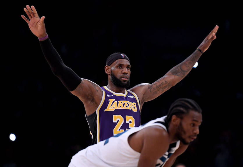 Сокрушительный данк ЛеБрона – среди лучших моментов дня в НБА