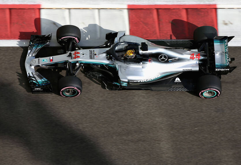 Хэмилтон показал лучшее время на 3-й практике Гран-при Абу-Даби Хэмилтон показал лучшее время на 3-й практике Гран-при Абу-Даби