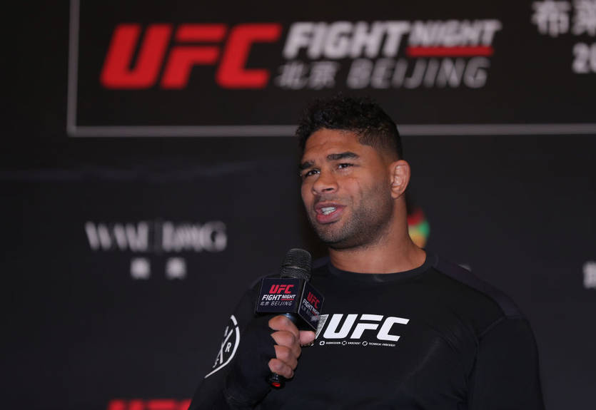 Оверим отправил в нокаут россиянина Павловича в первом раунде Оверим отправил в нокаут россиянина Павловича в первом раунде