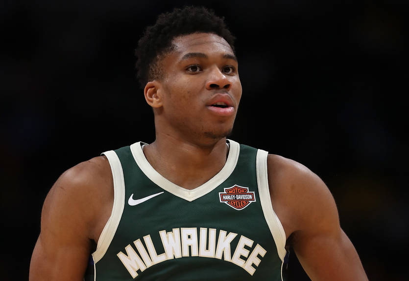 Фантастический данк Адетокумбо – в топ-5 моментов дня в НБА