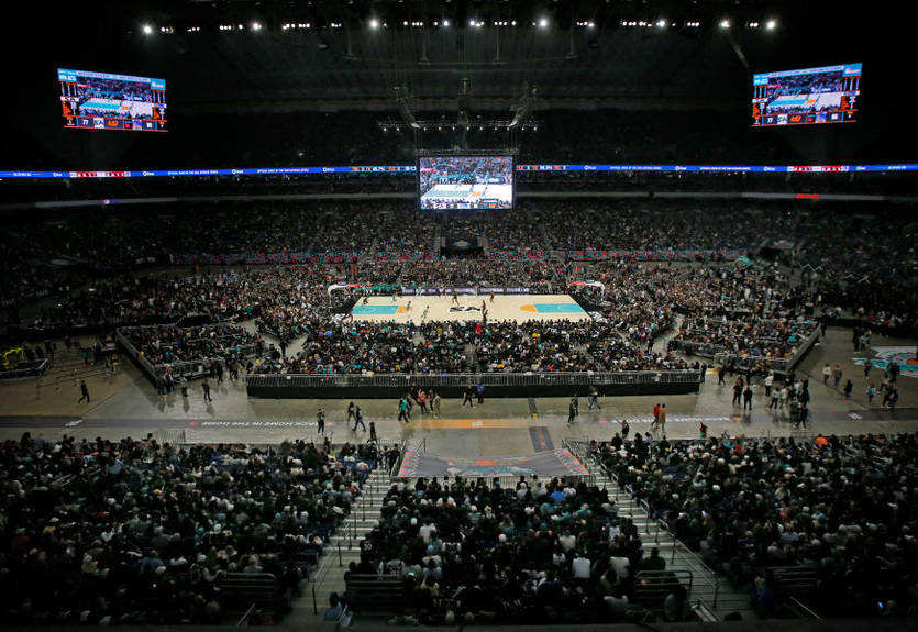 На матче Сан-Антонио - Голден Стейт был установлен рекорд посещаемости в НБА