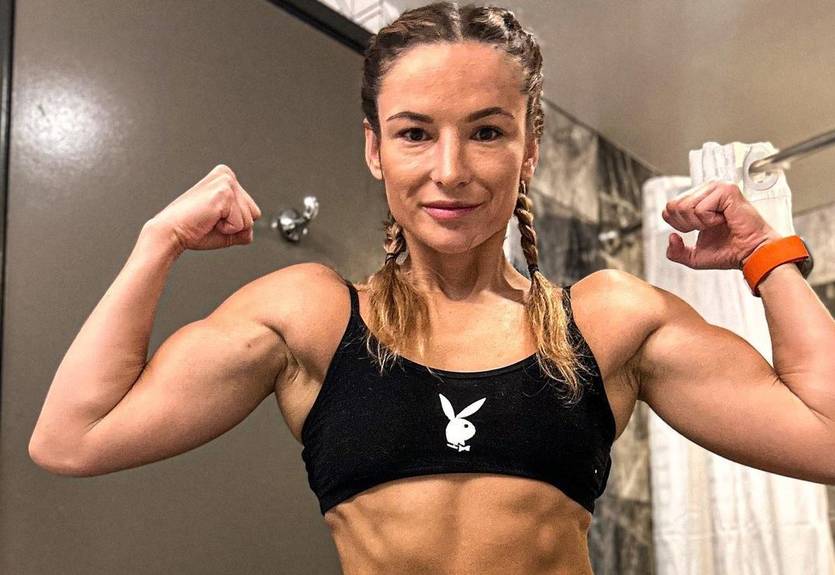 "Українська дівчина": Марина Мороз із UFC приміряла патріотичне бікіні
