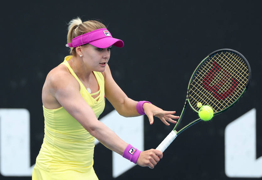 На матч Australian Open между украинкой и россиянкой болельщик пришел в футболке с изображением путина На матч Australian Open между украинкой и россиянкой болельщик пришел в футболке с изображением путина