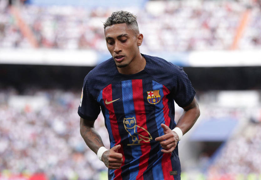 Барселона из-за трансфера Мудрика в Челси высоко оценила стоимость своего вингера